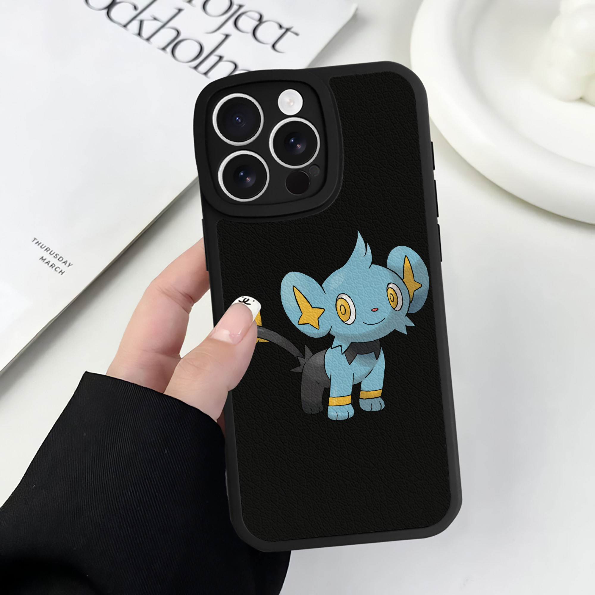 （画像用） ポケットモンスター Pokémon 【iPhone 16シリーズ対応】シリコンスマホケース（レザー調） 材質：シリコン